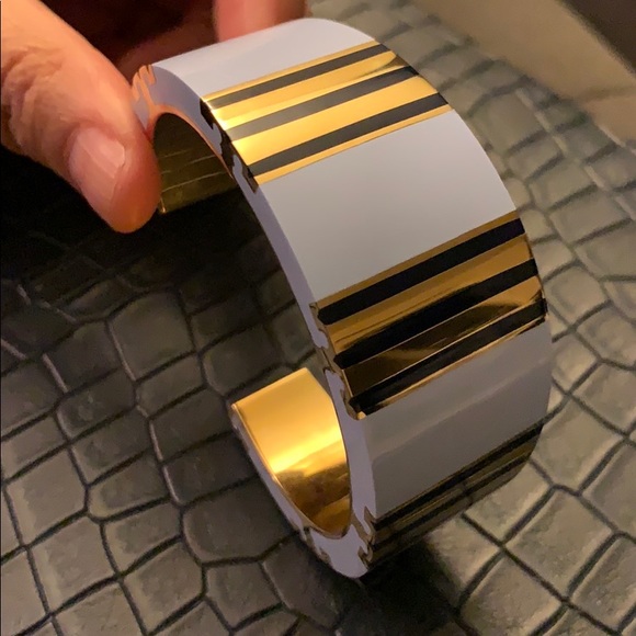 Tory Burch T-Stripe large Cuff bracelet - Picture 7 of 8